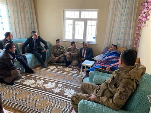 Kaymakamımız Kadıoğlu Şehidimiz Ertaç Aslanın Ailesine Ziyarette Bulundu.